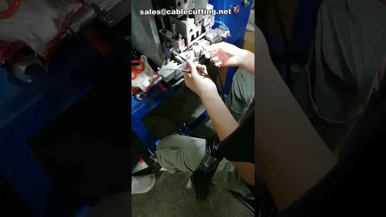 Automatic Plug Insert Crimping Machine for French Power Plugs