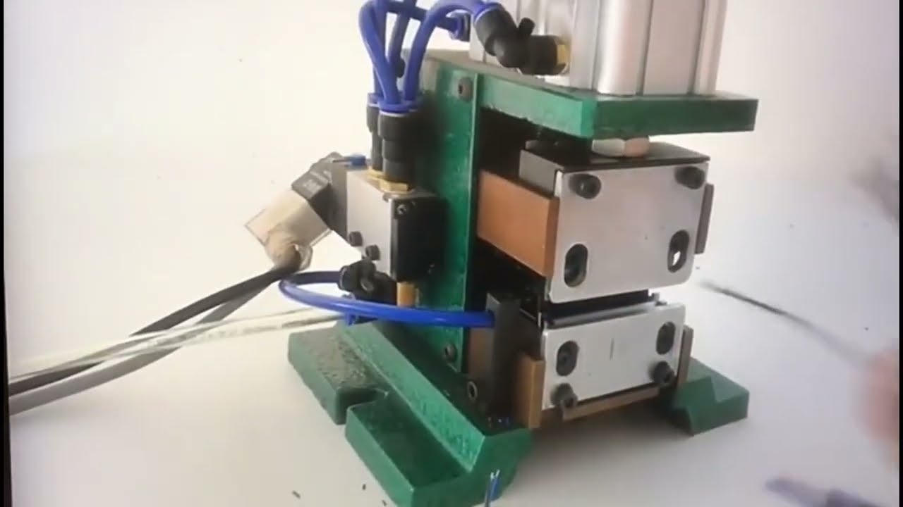 Máy Tuốt Dây Tự Động Đa Năng – Bóc Vỏ Cáp Nhiều Lõi Bằng Khí Nén Chính Xác